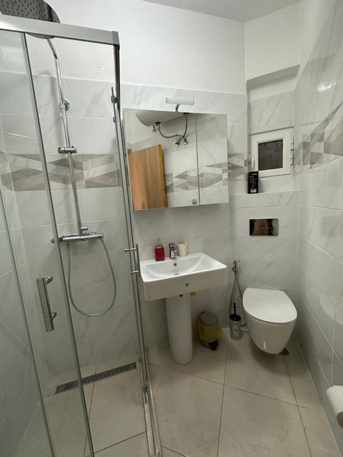 Velis Apartment Sarandë 外观 照片